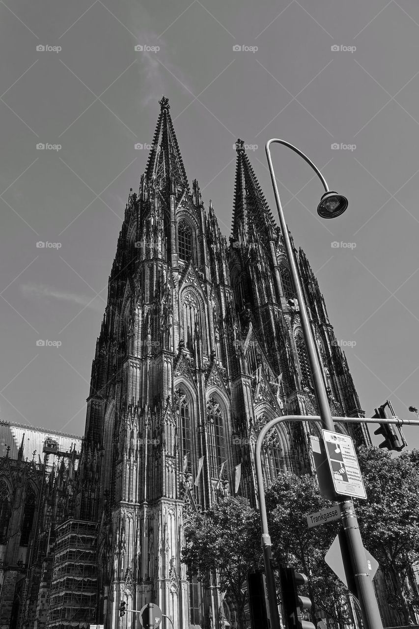 Architecture photography of a building in black and white /beautiful streets and buildings in Old Towns and cities /Köln cathedral