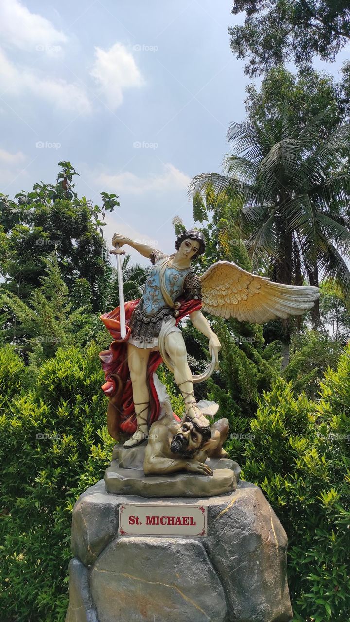 angel statue