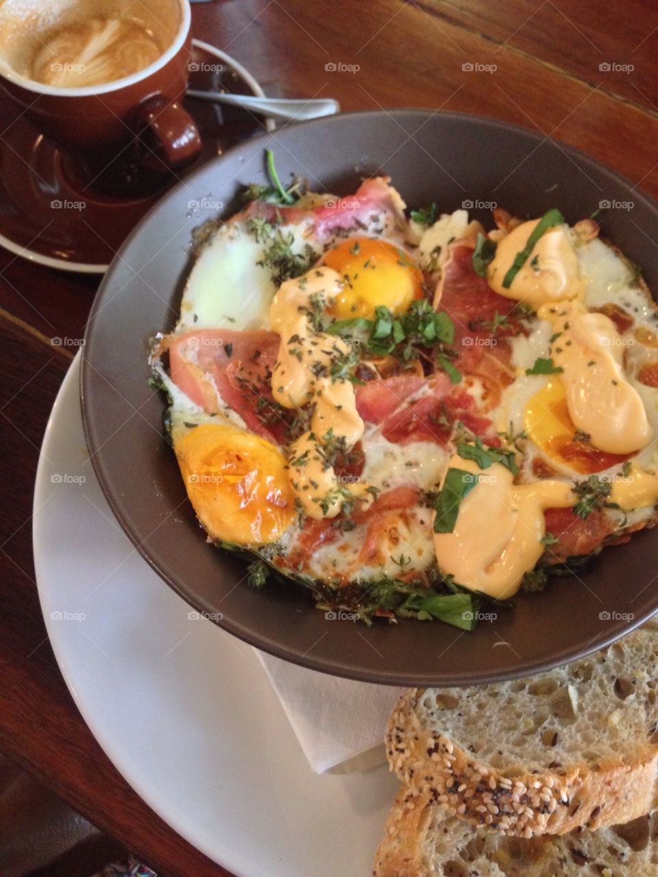 Baked eggs and prosciutto