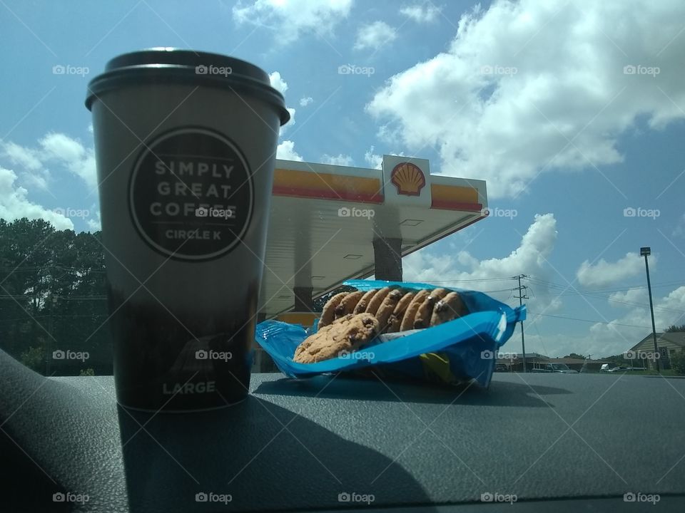 coffee and cookies for the road. <3
Shell, 35 Goodman Rd W, Southaven, MS 38671