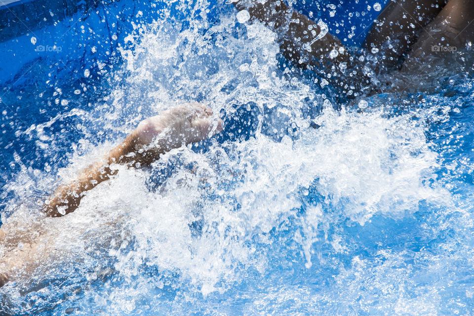 kids splashing in the pool