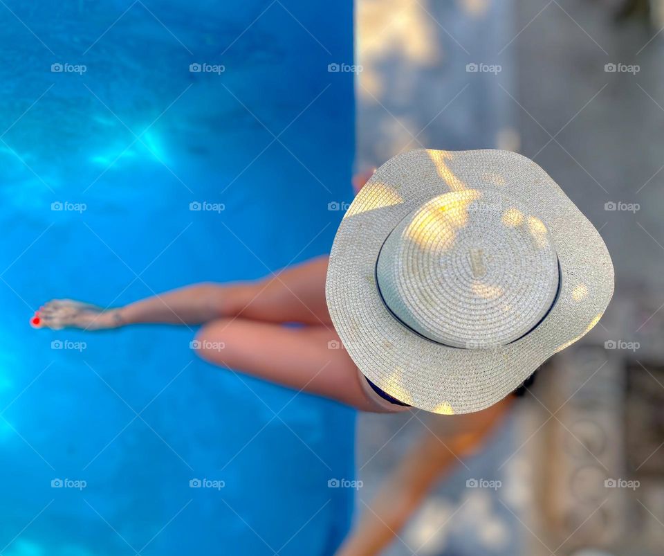 girl with hat in pool