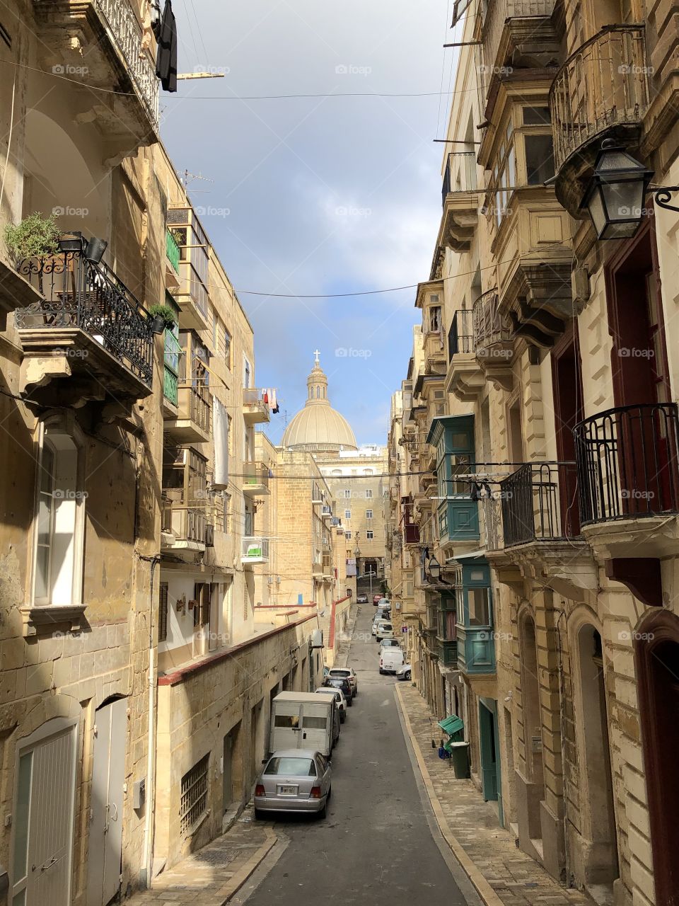 Exploring Malta, Valletta, narrow street, alley