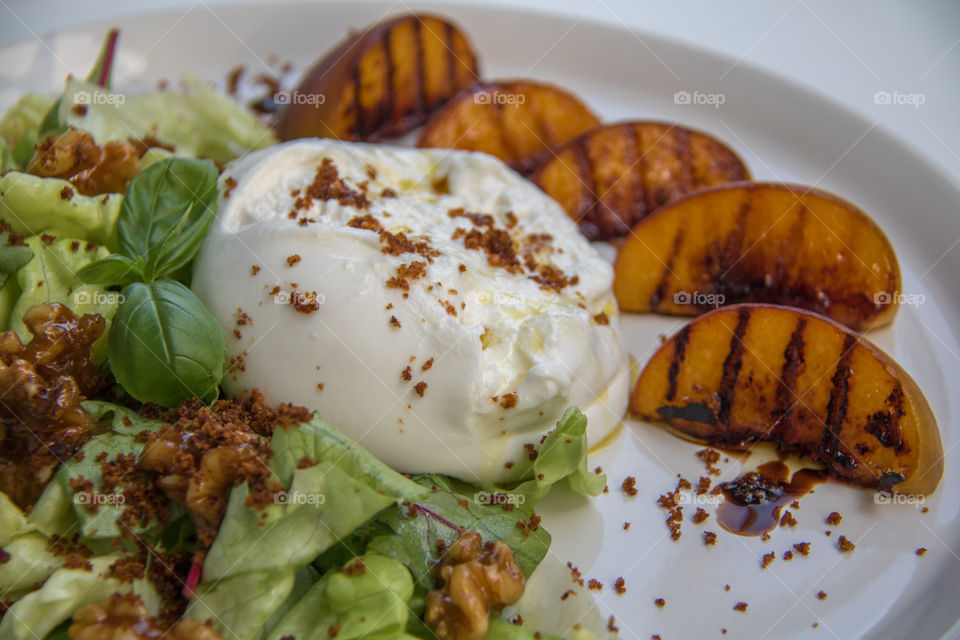 Summer salad - burrata and grilled peaches 