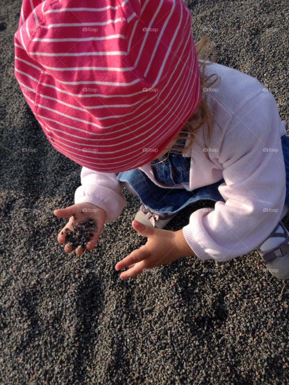 girl pink summer hands by liselott