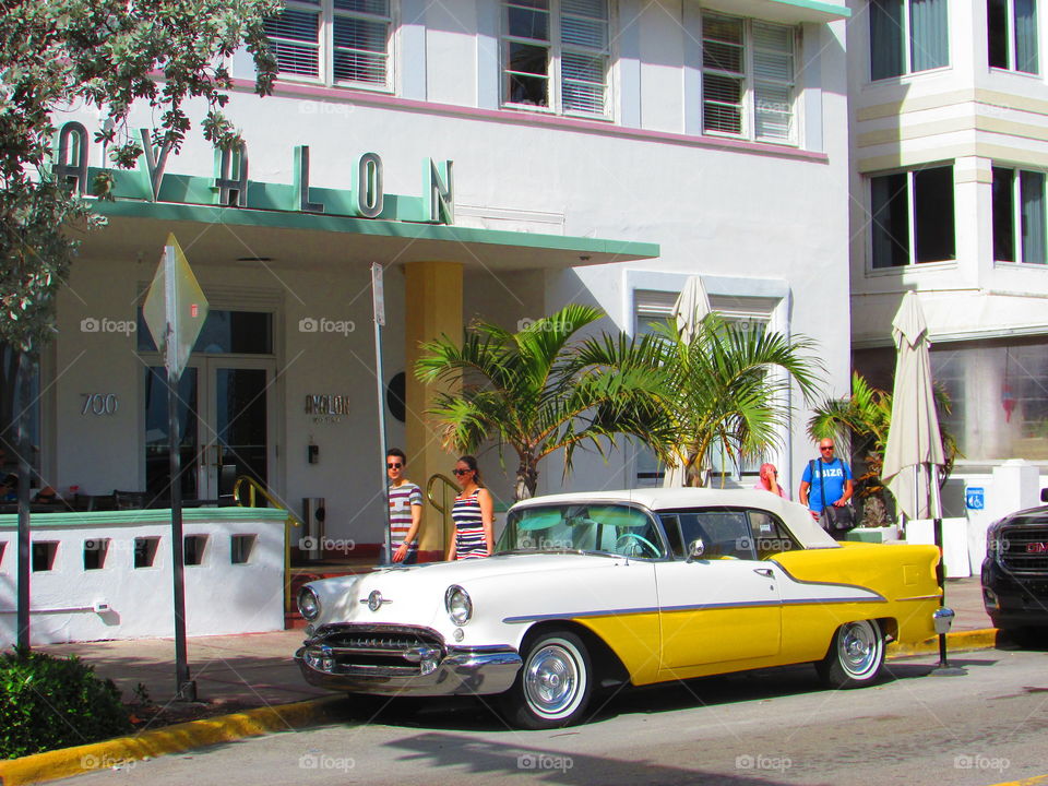 Avalon Hotel Miami. Old car along the Ocean's drive