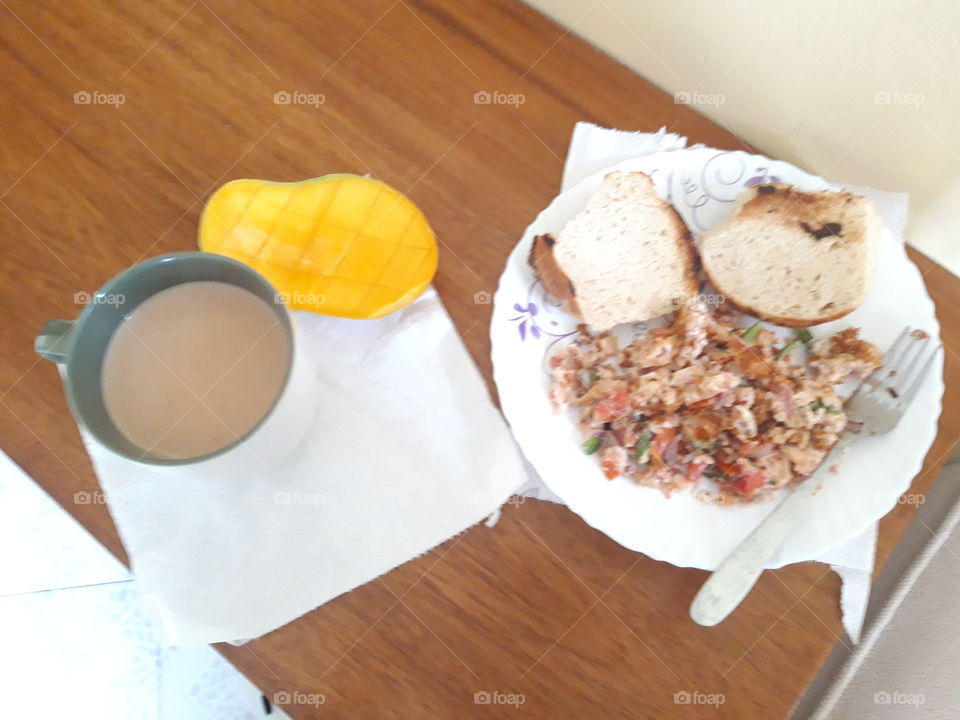 Sandwich, fruit and tea