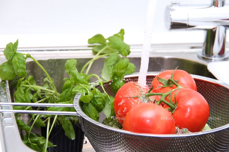 Rinsing the tomatoes 