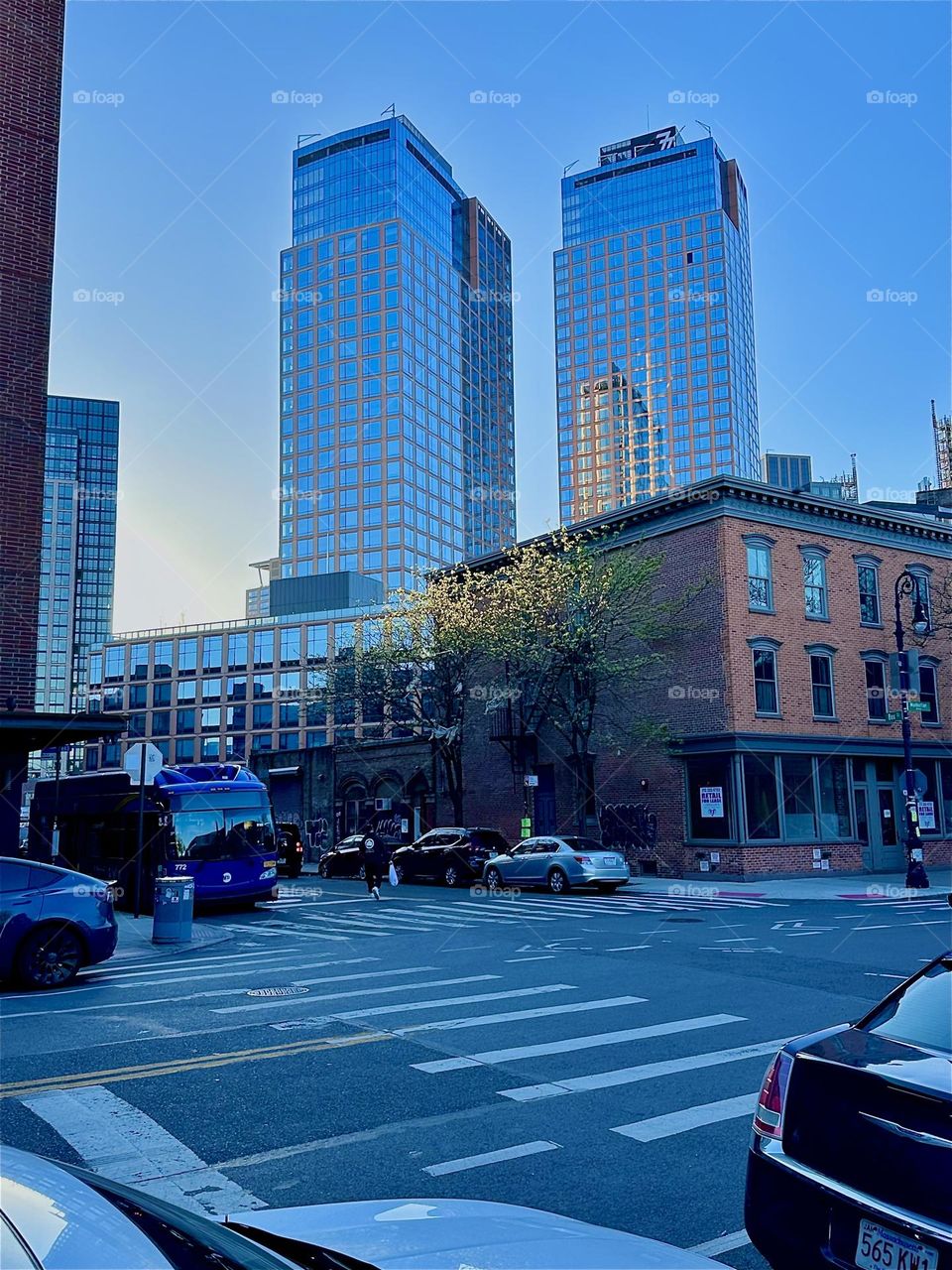 This is “Manhattan Avenue” and “Box Street” in “Greenpoint”, Brooklyn, the last stop on the “B43” bus. From here it is not far to the “Pulaski Bridge” at “Newtown Creek” and to our boat “Salvation”. 2024. Hypnotic Productions