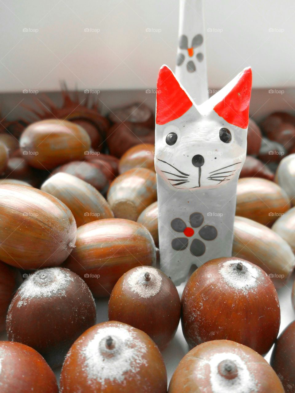 cat decor and acorns