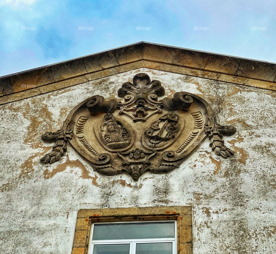 Old pattern on the house wall