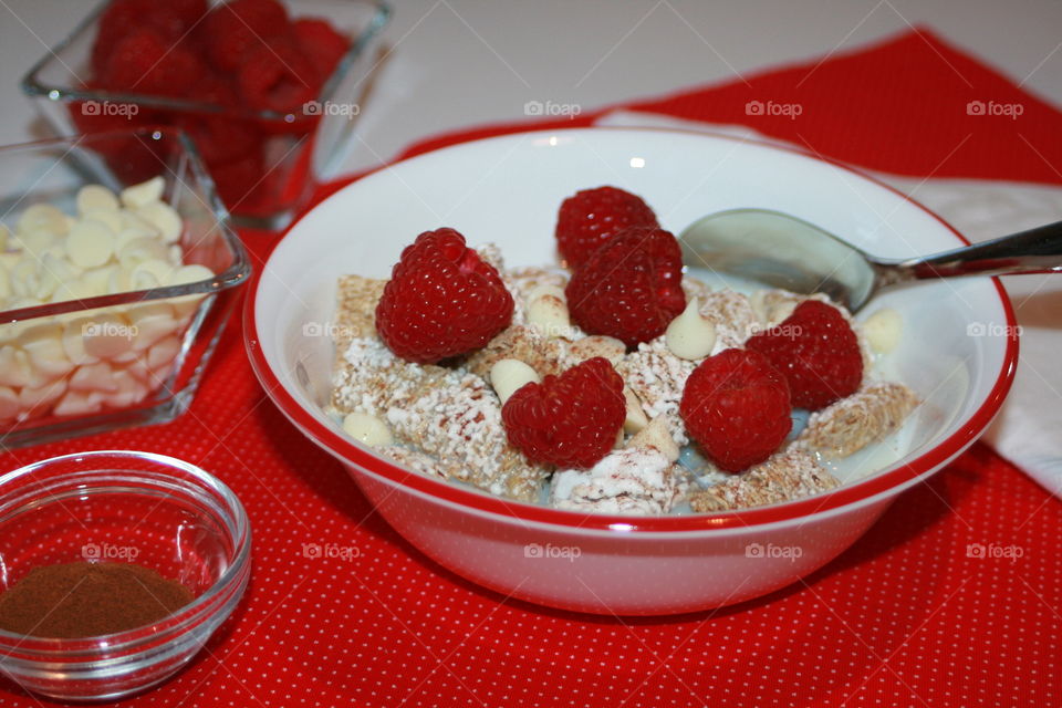 Cereal with Raspberries 