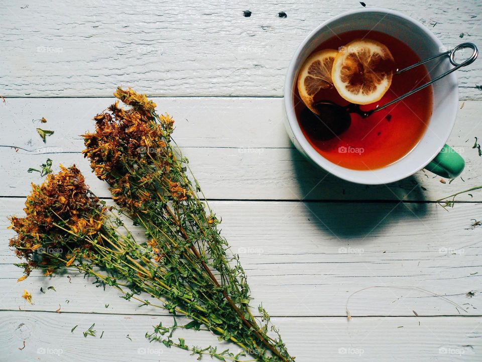 Black tea with lemon and flower