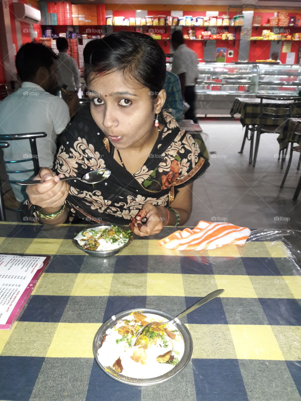 girl eating potato tikki