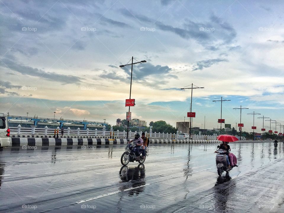 City of Nawabs, Lucknow exhibiting its beauty in the monsoon. Some have took umbrella while others preferred to get wet in the rain. 