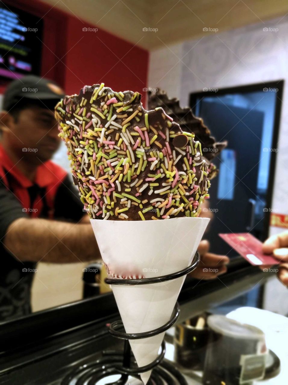 An ice cream scoop filled with love and happiness. Instagram: shafiggue.k