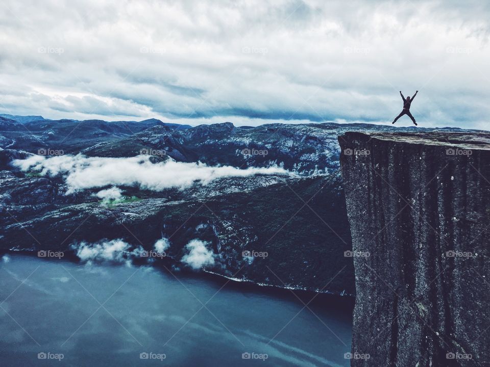 Jump at Preikestolen 