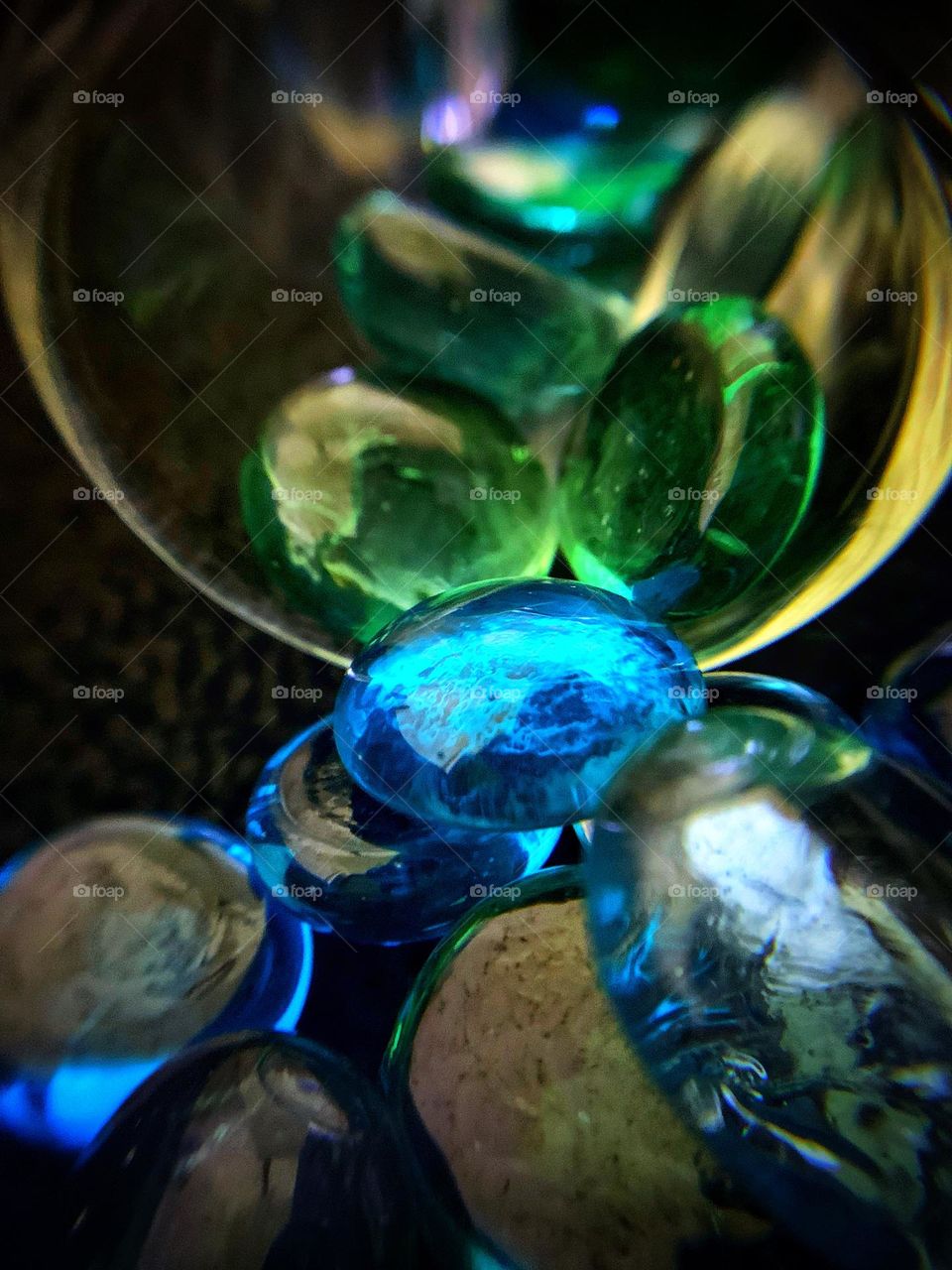 GLASS STONES IN GLASS