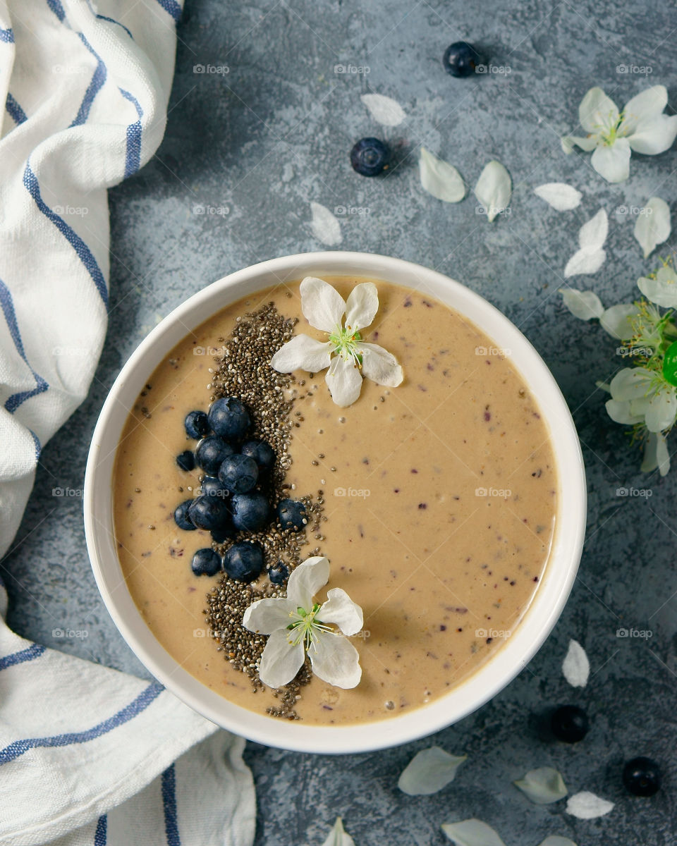 Smoothie bowl decorated with flowers