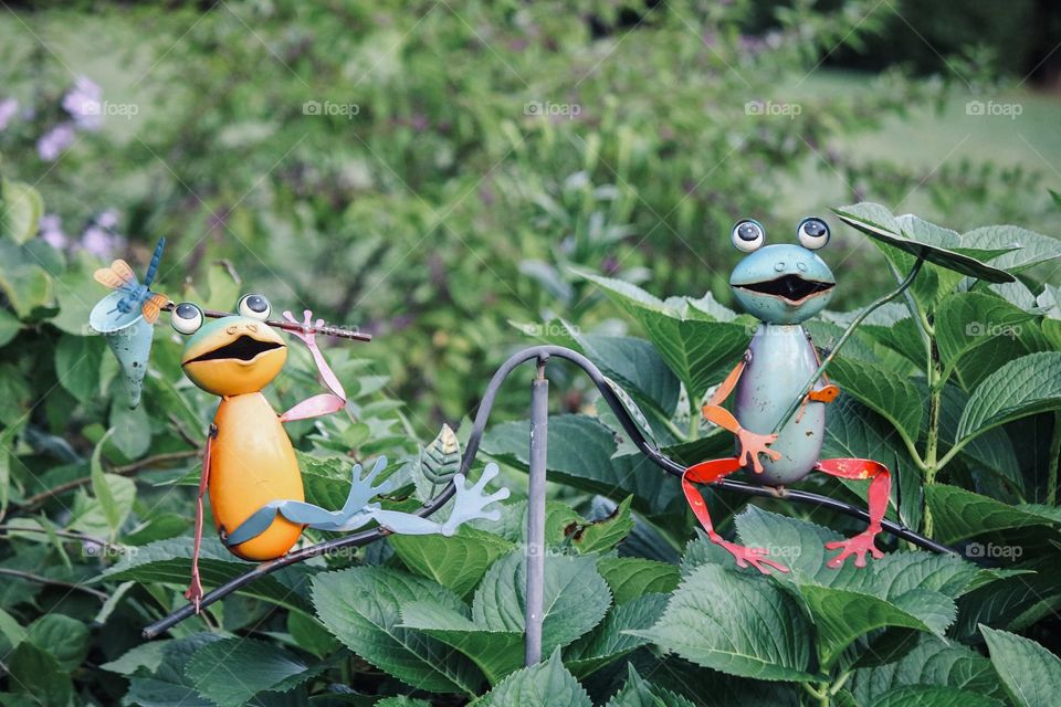 Metal frog garden decorations 