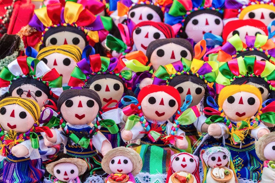 Street selling of dolls in mexico