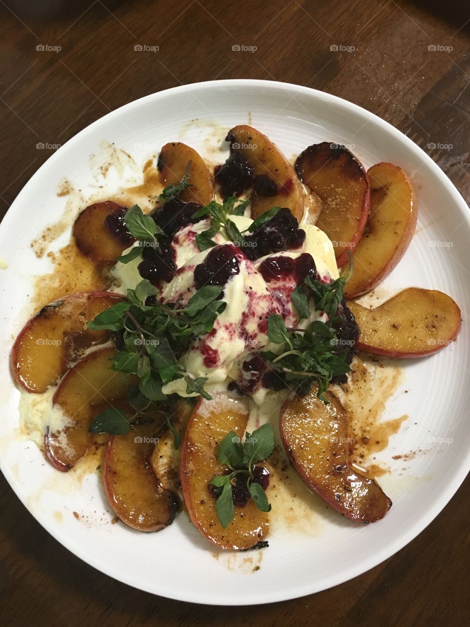 Apple with ice cream