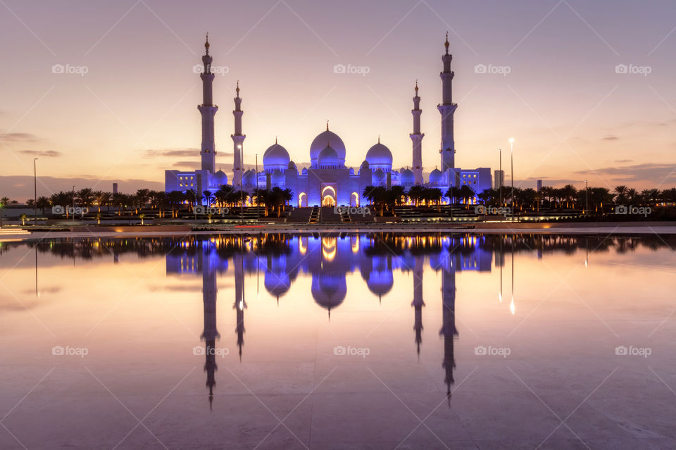 Enchanting sunset at Sheikh Zayed Grand Mosque in Abu Dhabi