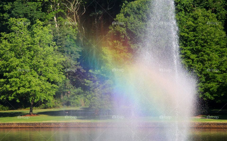Rainbow un Water Fountain