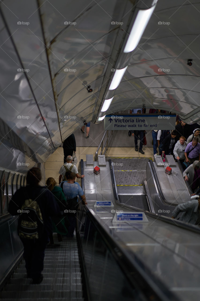 Escalera al fondo de la tierra. Metro de Londres