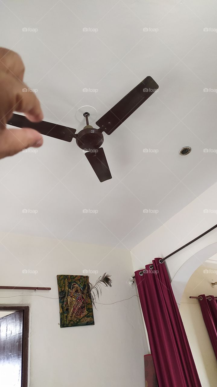 Dectating the fan how to rotate 😂