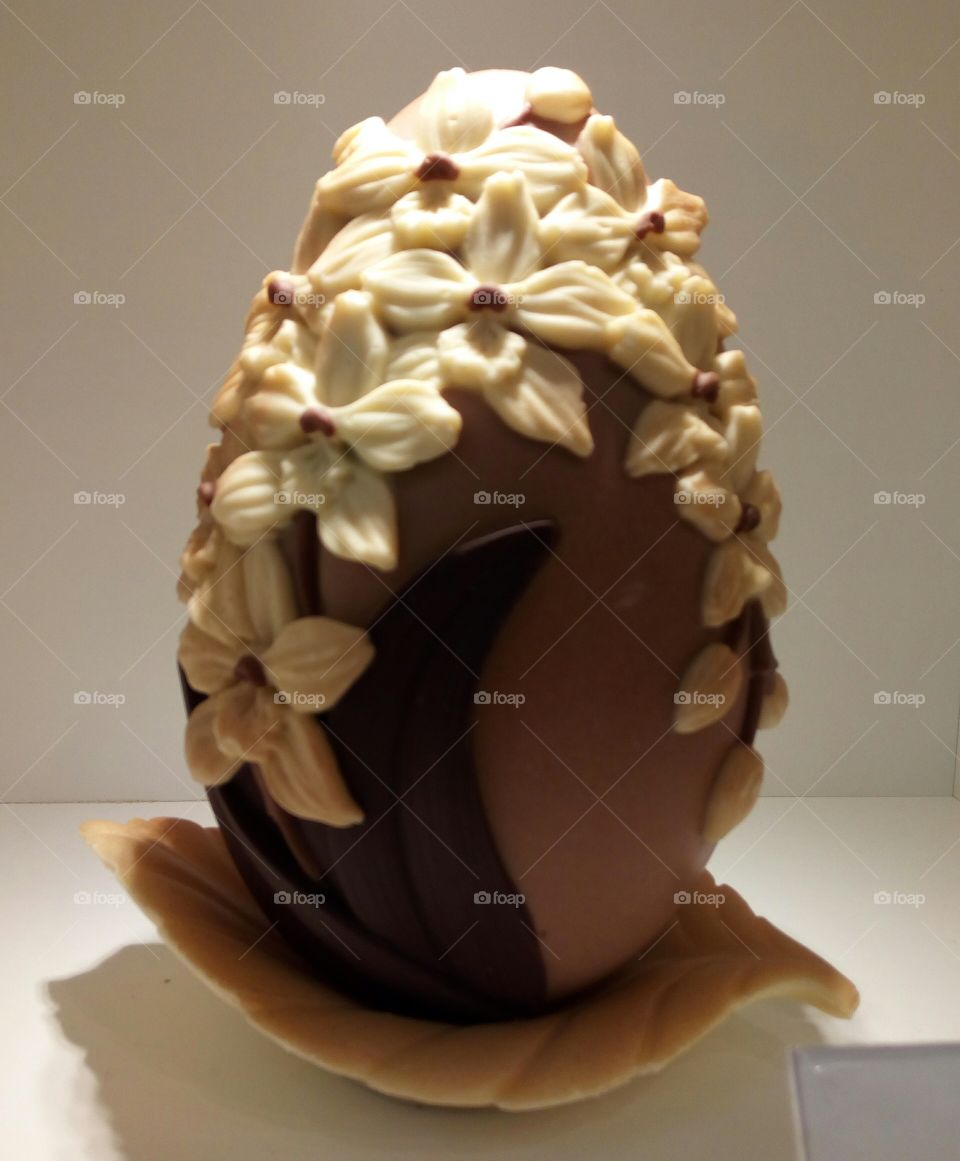 Chocolate egg