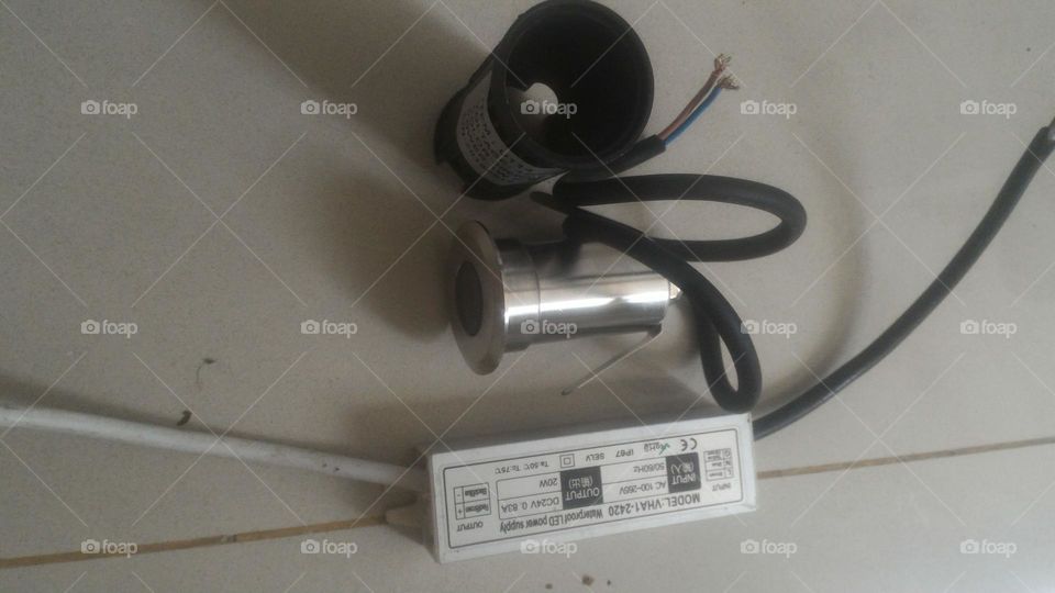 one 12 volt 1 watt lamp, one lamp cup and 24 volt teravo