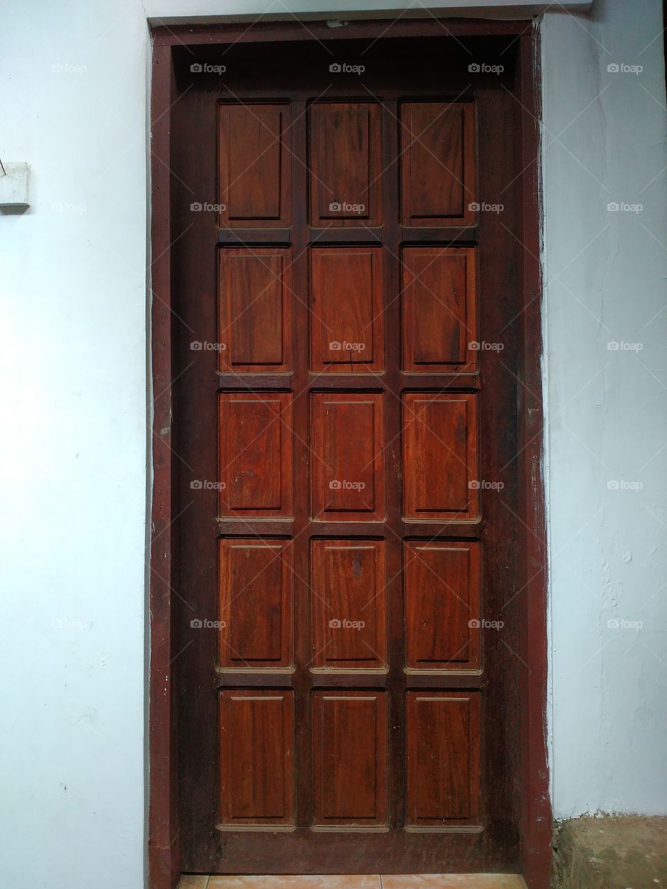 a door without handle.its can be opened only from the inside