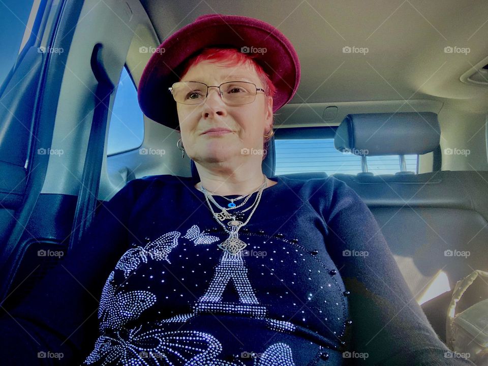 Ib the car that takes us both home to „Newtown Creek“ where our boat, the „Salvation“ awaits us. On this slightly overcast but mostly sunny day the light contains a mist that gives the photo a somewhat dreamy appearance. 2022. Hypnotic Productions