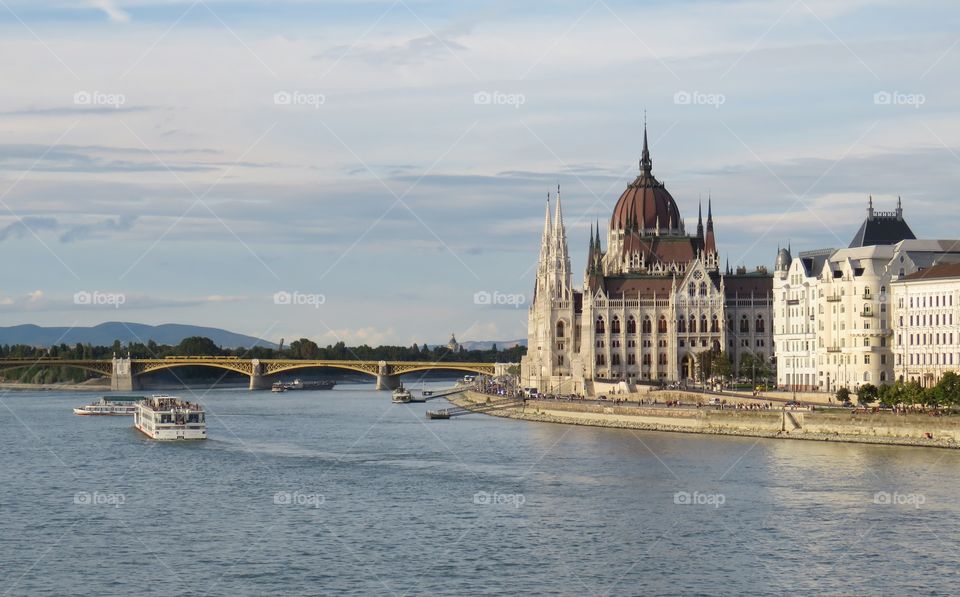Parlament over Danube