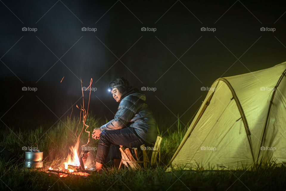 There is nothing more beautiful than relaxing in front of a campfire accompanied by warm tea