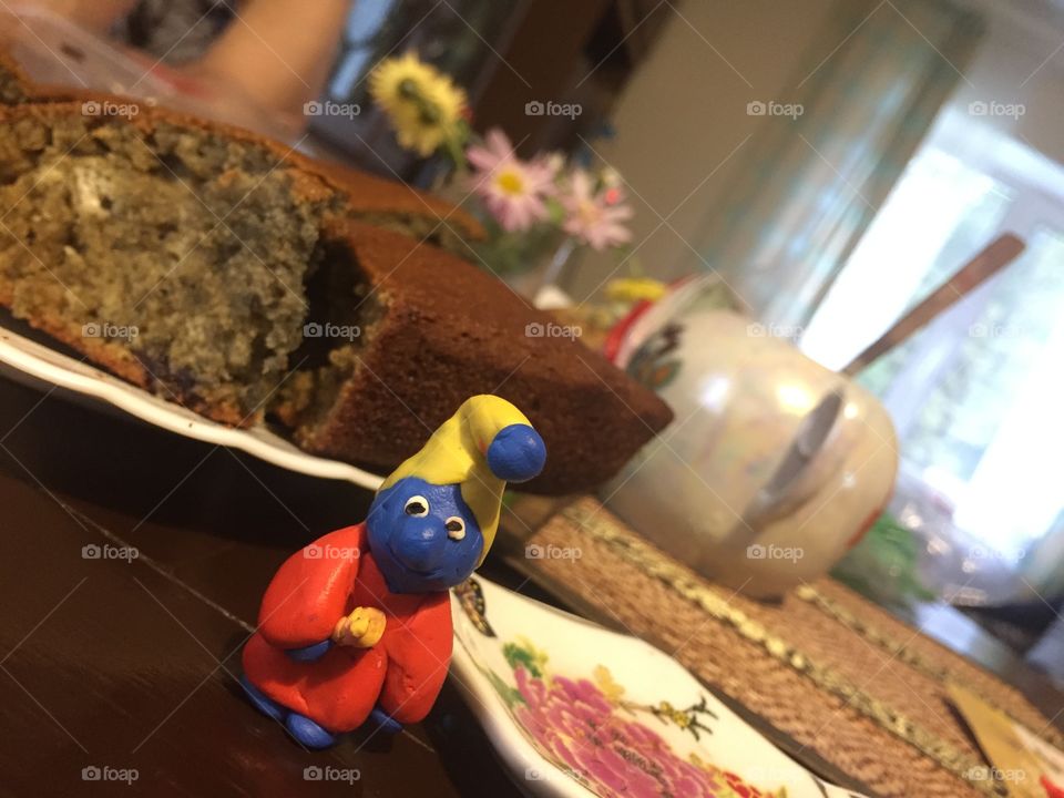 Гном из пластилина на столе