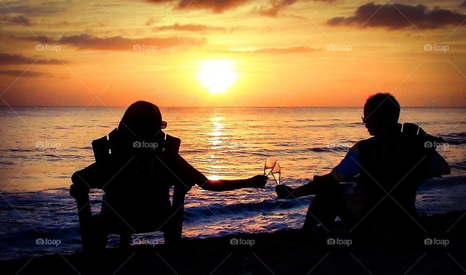 A beautiful and relaxing sunset at the Beach. 