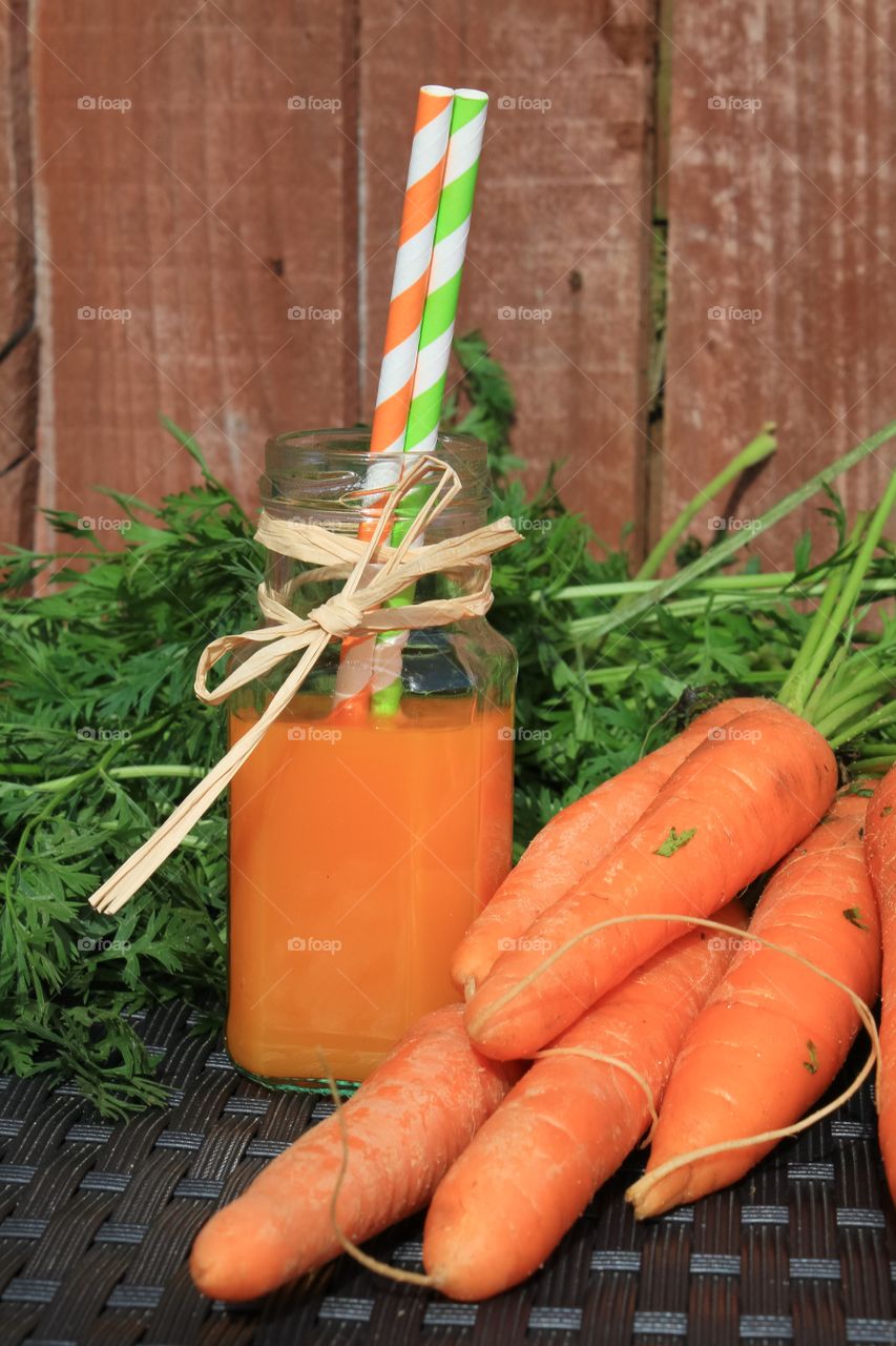 Fresh carrot juice with organic carrots