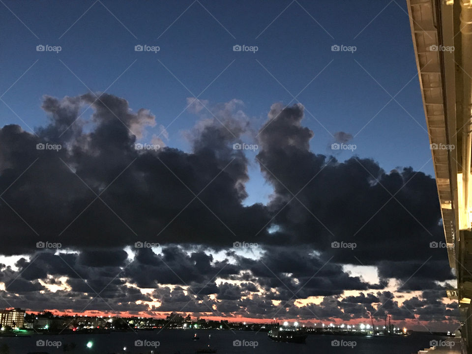 Bizarre cloud formation 