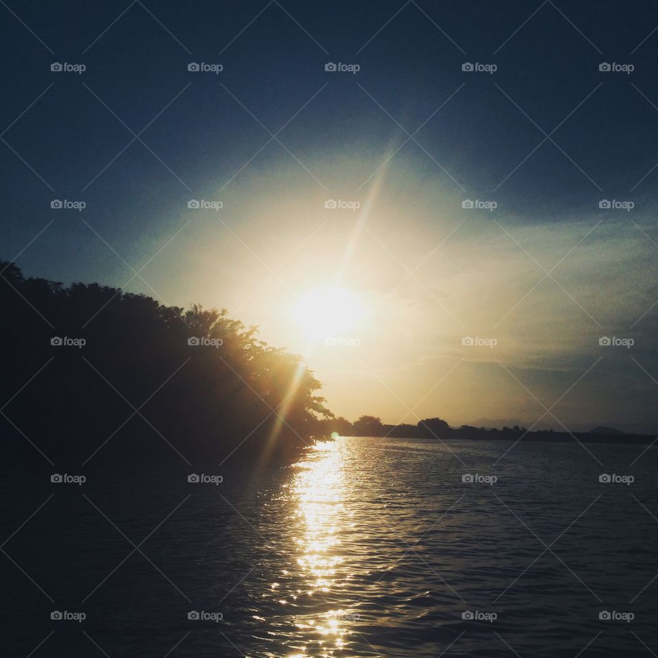 Day and night! By the way: day or night? A photo of Bertioga beach in Brazil. / Dia e noite! Aliás: dia ou noite? Uma foto da praia de Bertioga, no Brasil.