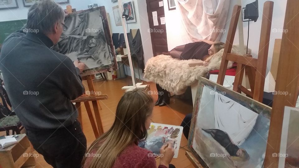 Students drawing the girl