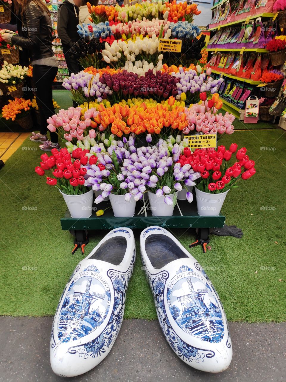 Dutch tulips and shoes market