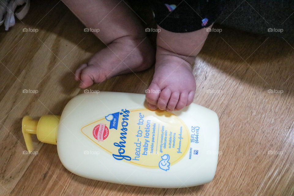 Johnson’s Baby lotion with little toes.