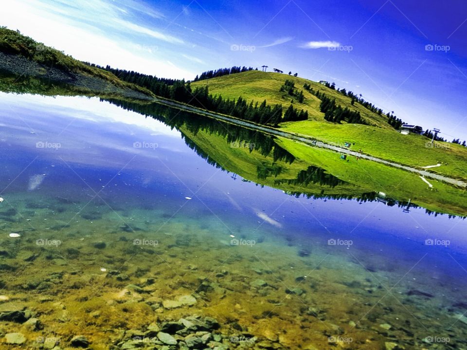 Alp Lake and Mountains