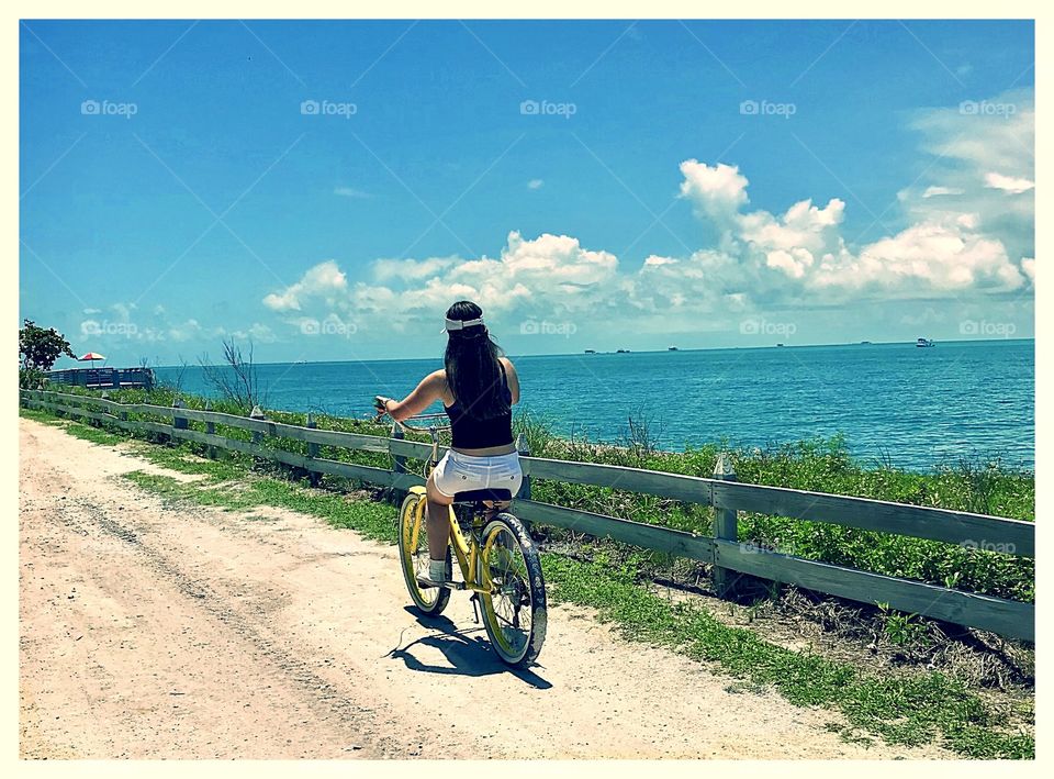 Bicycle in the beach 