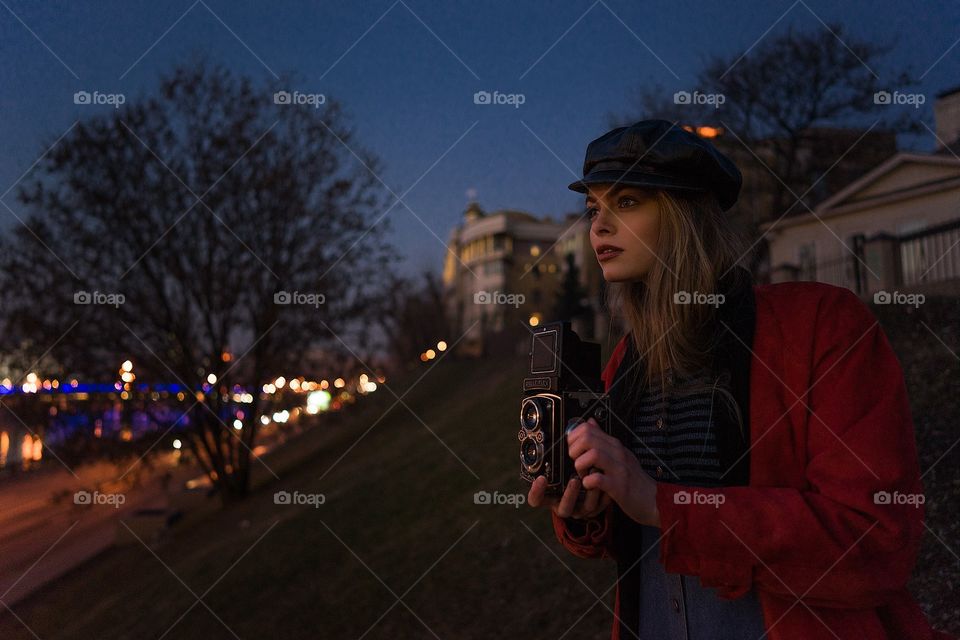 photographer girl in the night