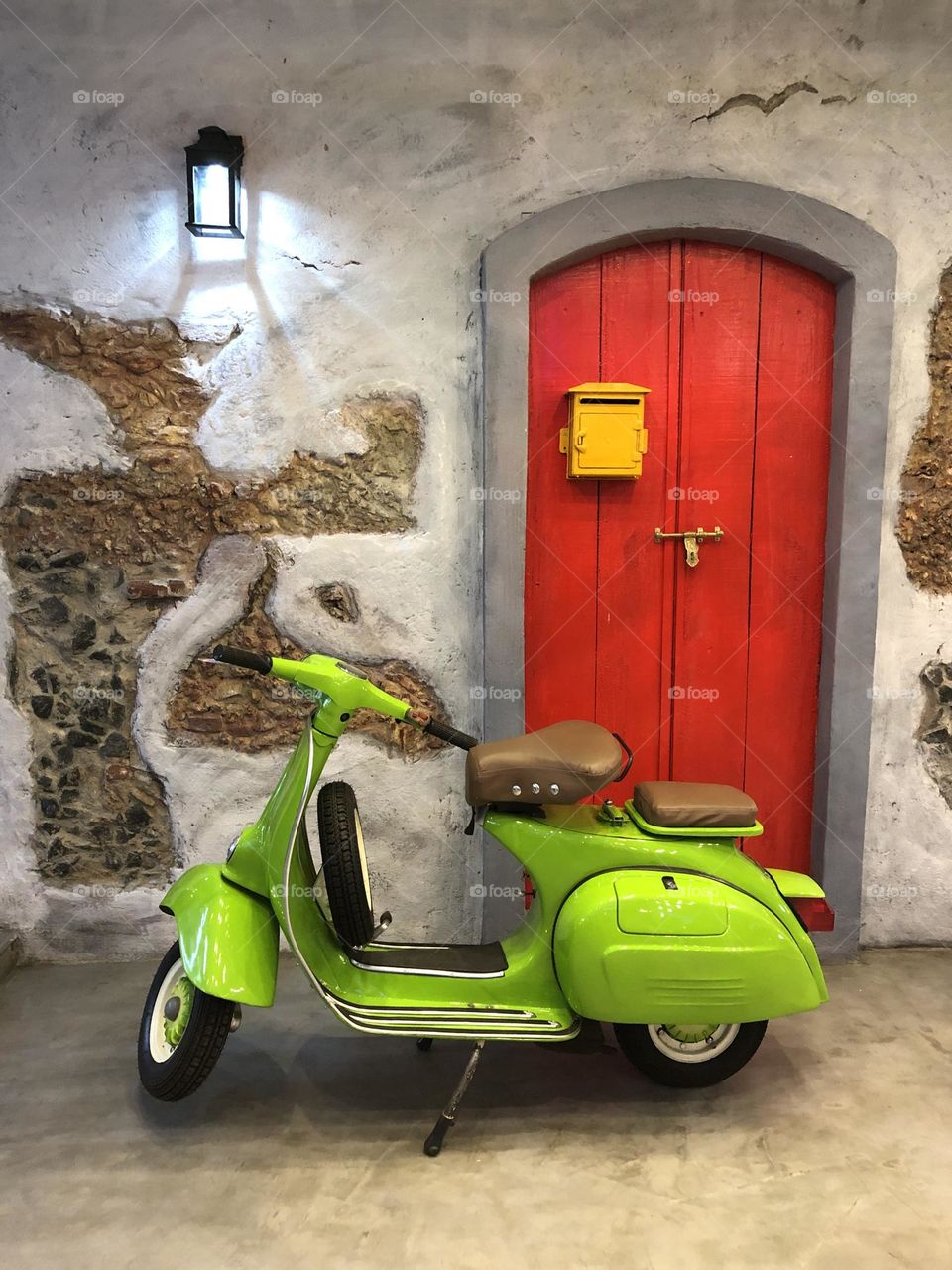 Scooter bike and the wall 