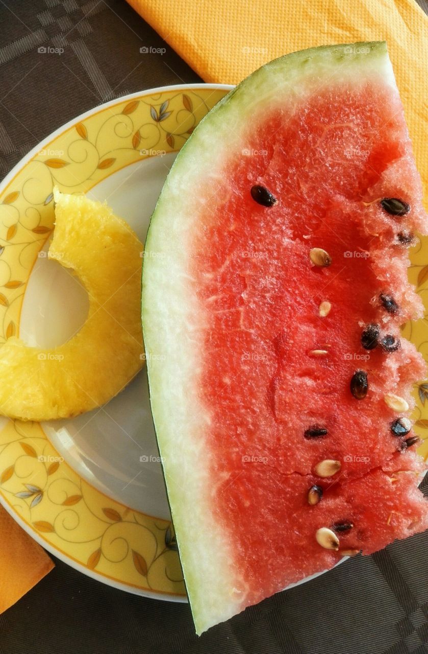 frutta : ananas e anguria