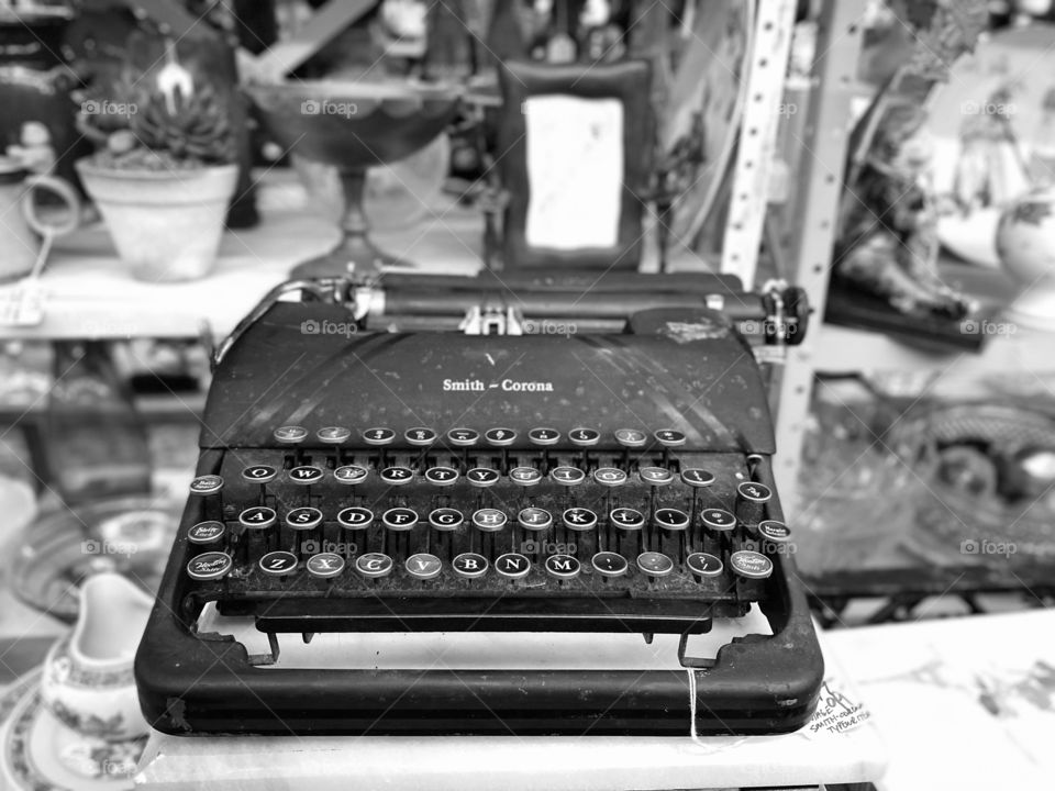 Old typing machine 